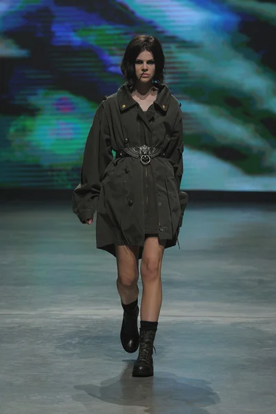 Look 64